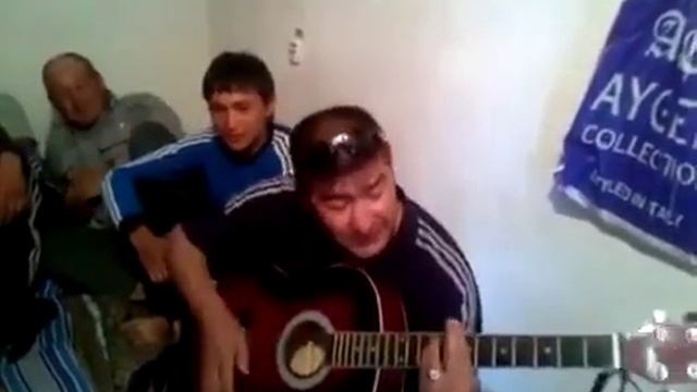 Ржач, классно на гитаре сбацал!!! смотреть онлайн