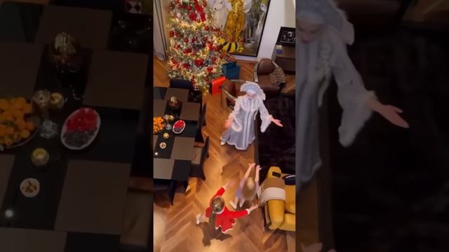 Как миллионеры празднуют Новый год! Ютуб канал Victoria Portfolio #shorts #VictoriaPortfolio смотреть онлайн