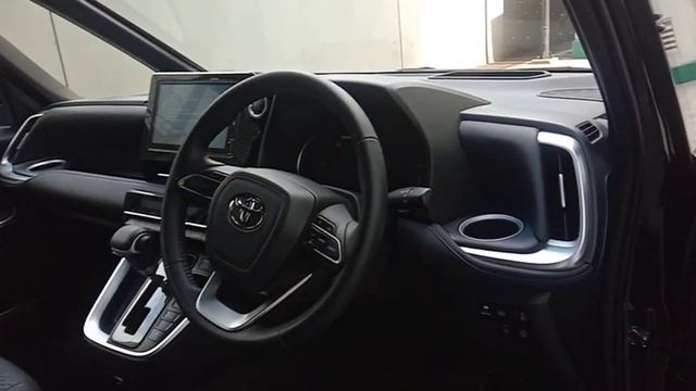 Toyota Voxy 2022 смотреть онлайн