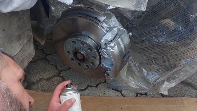 Самый популярный VW Touran 1,6TDI убираем ржавчину, чистим и красим суппорта, обзор Oldtimer Pontia смотреть онлайн