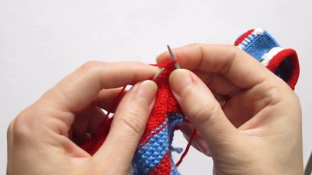 Вяжем пинетки спицами. Пинетки - машинки (пинетки - "Тачки"). Knitting bootees spokes.Часть 2/2 смотреть онлайн