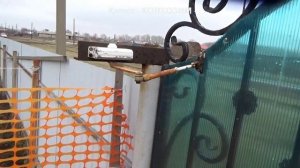 Установка доводчика на калитку без перекладины