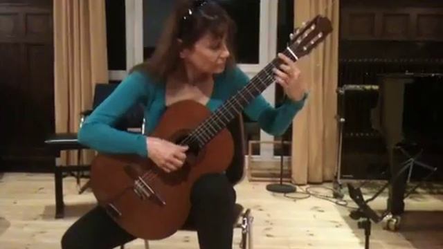 Dora Dana - Playing the guitar смотреть онлайн