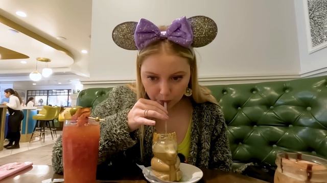 INSIDE Disneyland's BRAND NEW Hotel -- Pixar Place Full Tour смотреть онлайн