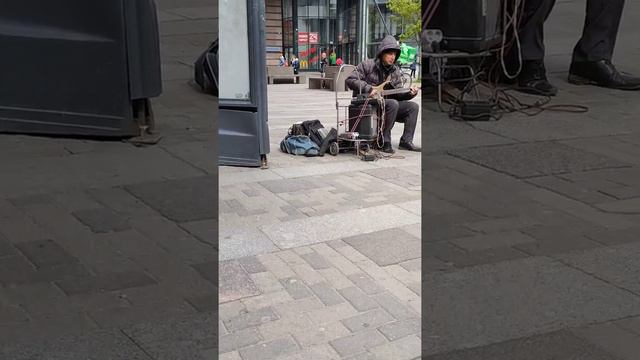 Бедный музыкант так красиво исполнил под гитару смотреть онлайн