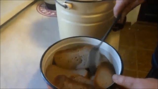 Хлебный домашний квас. Самый простой и быстрый рецепт . смотреть онлайн