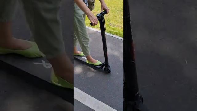 The Carbon Zt-57: A Lightweight and Foldable Electric Scooter with a 25-30km Range смотреть онлайн