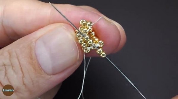 Серьги - 【DIY】Beaded Cubic Pillar Earrings Tutorial　ビーズステッチ【DIY】シードビーズで立方柱状のピアスの作り方　DIY串珠　米珠制作立方柱耳饰的