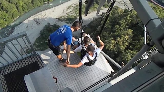 Неожиданно упали с высоты смотреть онлайн