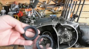 ИЖ Юпитер.Меняем сальник кпп и устраняем течь масла.