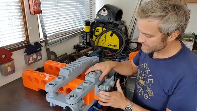 XXL LEGO Go-Kart! | Design & Build | #1 - Mantis Hacks смотреть онлайн