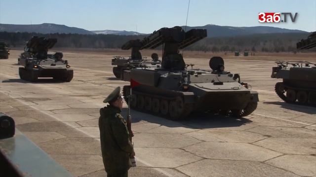 Дожди помешали военным покрасить технику к репетиции парада смотреть онлайн