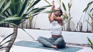 Медитативная Йога в положении сидя 15 минут | ОнаВолна | йога для продолжающих и для начинающих