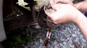 Стук и металлический хруст в заднем колесе. При трогании посторонний шум в колесе!!!