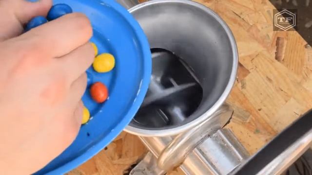 M&Ms против мясорубки смотреть онлайн