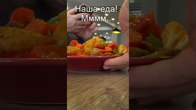 Еда в Кыргызстане. Обзор кафе в Бишкеке. Food in Kyrgyzstan. Bishkek. #shorts #shortsvideo смотреть онлайн