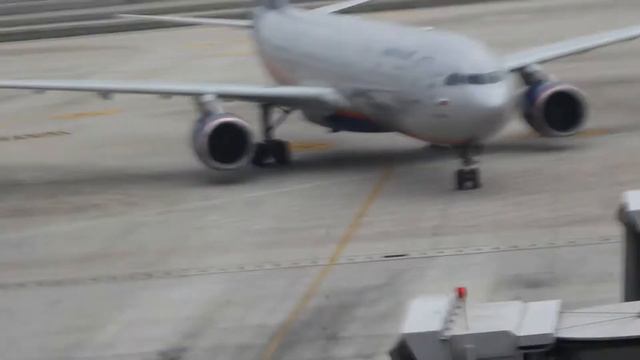 Аэропорт Гуанчжоу. Терминал B. смотреть онлайн