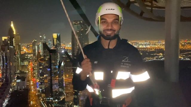 Sky Views Dubai Edge Walk & Slide @XDubai смотреть онлайн