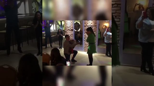 На корпоративе в Циолковском Дед Мороз сделал предложение своей возлюбленной смотреть онлайн