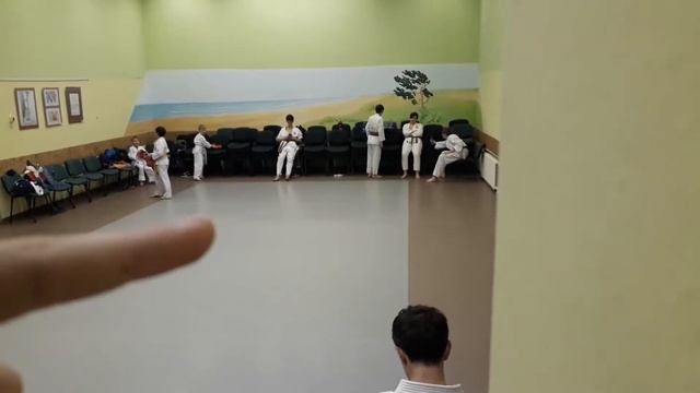 Чем занимаются мальчишки на каратэ? смотреть онлайн