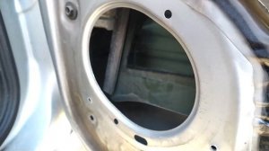 Замена штатных динамиков в Nissan Sunny в передних дверях на DL Audio Raven 165