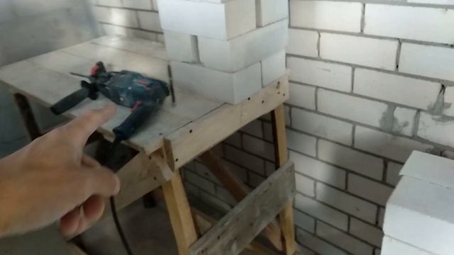 Нас объели птицы. Чуть снял опалубку. Теперь я каменщик. Много вопросов.