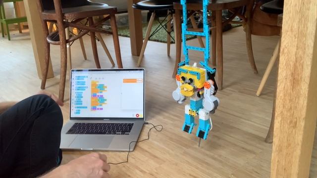 How to program a LEGO robot swing - monkey trapeze artist смотреть онлайн