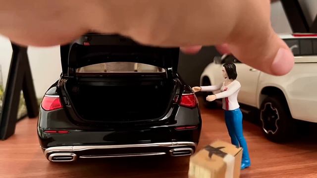 1:18 Scale Diecast Model Mercedes-Benz X-Class Vs S680 Maybach Cars Facing  Car Review  Automobil