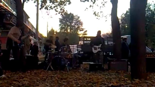 чуваки на ВВЦ поют песню Эй, ямщик, поворачивай к чёрту! смотреть онлайн