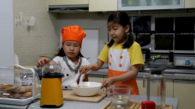 как сделать соленый попкорн дома и очень быстро. Перекус. Развлечение на кухне смотреть онлайн