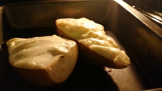 Попробовал грушу запеченную с медом и сыром. Теперь без ума от этого десерта. смотреть онлайн