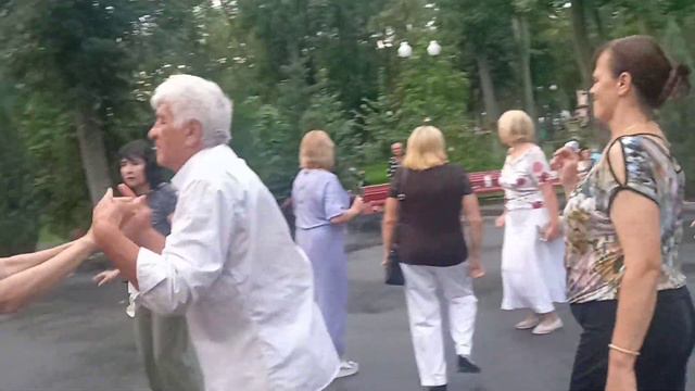 Бай бай бай бай бай!!!💃🌴Танцы в парке Горького!!!🌴🌹Харьков 2021 смотреть онлайн