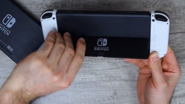 Nintendo Switch vs Switch OLED - Which Should You Buy?