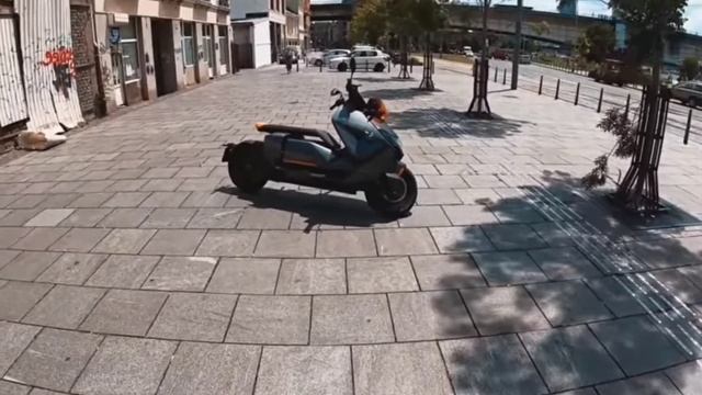 BMW CE-04