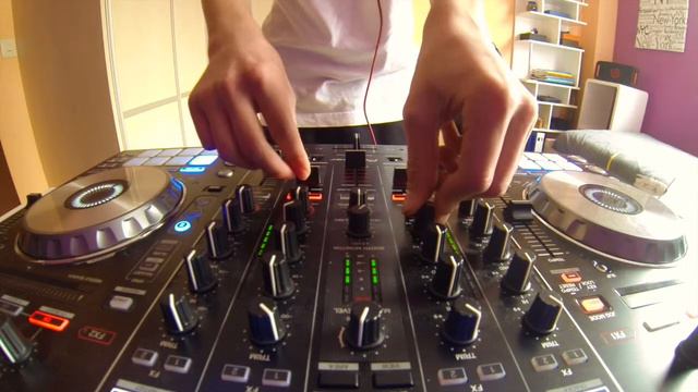 Little Mix 5 - Progressive Electro Bouncy House (Something like that) смотреть онлайн