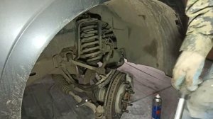 Замена передних пружин и амортизаторов SsangYong увеличение клиренса. Первая часть.