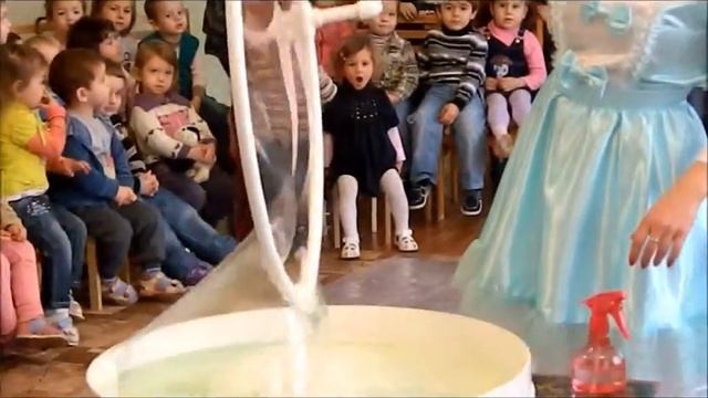 УРА! ПРАЗДНИК! ШОУ МЫЛЬНЫХ ПУЗЫРЕЙ! смотреть онлайн