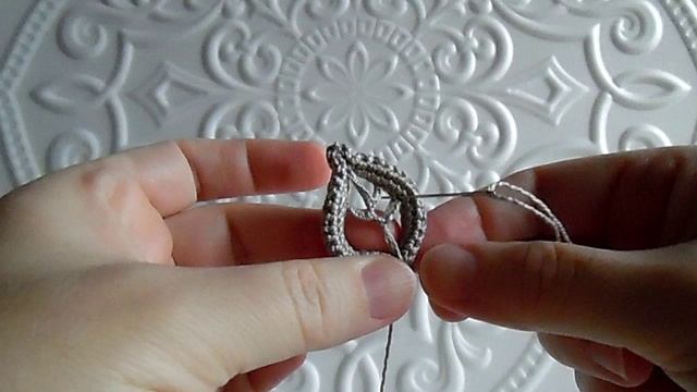 Как добавить нить при сшивании листочка из вязаного крючком жгута смотреть онлайн