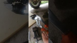 Как легко открутить закислевшый штуцер прокачки тормозов в ваз 2108-2115, 2110-2112