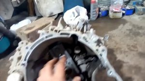 Замена сцепления Митсубиси кольт.