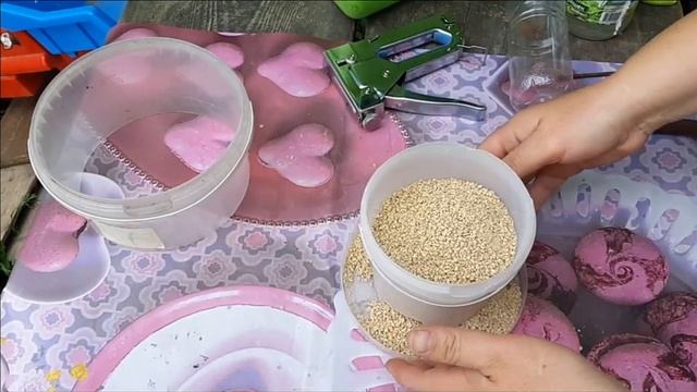 Кормушка и поилка для цыплят своими руками. Самодельная кормушка и поилка для цыплят. смотреть онлайн