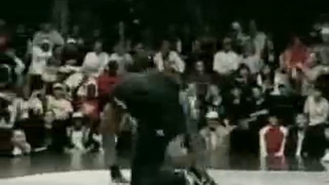Break Dance негр отжигает.WMV смотреть онлайн