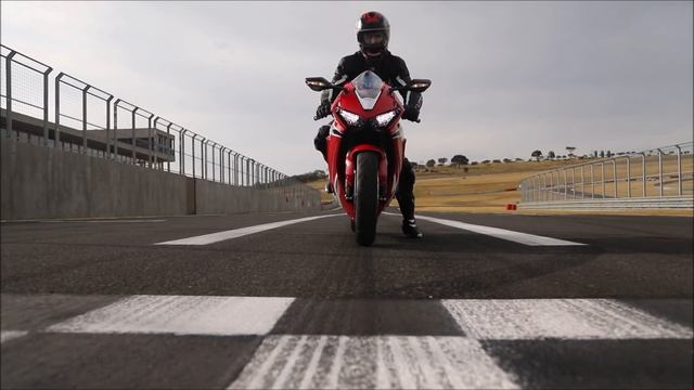 Honda CBR 1000RR Fireblade 2019: preços e detalhes - Brasil - www.car.blog.br смотреть онлайн