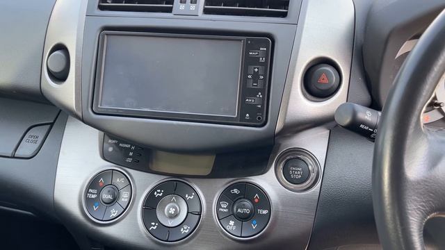 Face-Off: Toyota RAV4 2010 vs. Toyota RAV4 2011 - Which Year Reigns Supreme смотреть онлайн