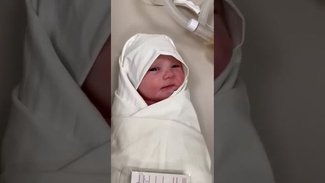 Какие же они были маленькие ?. У кого тоже двойня? Как справляетесь? Кто нибудь вам помогает? ? смотреть онлайн