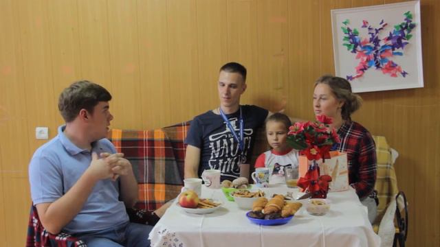 Пока все дома смотреть онлайн