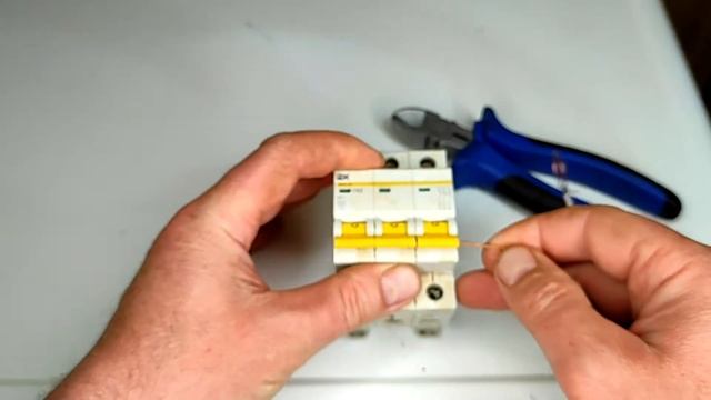 Как из трёхфазного автомата сделать однофазные и сэкономить деньги смотреть онлайн