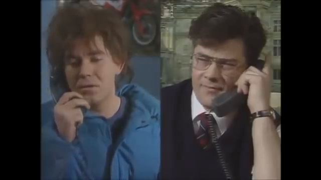 Calum Gilhooley Booking A Flight смотреть онлайн