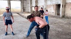 Бык против Безумного Макса! Настоящий уличный Бой! Олег Монгол