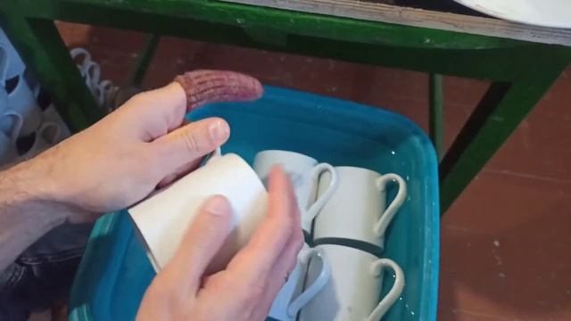 Как это сделано? Процесс декорирования чашки. смотреть онлайн
